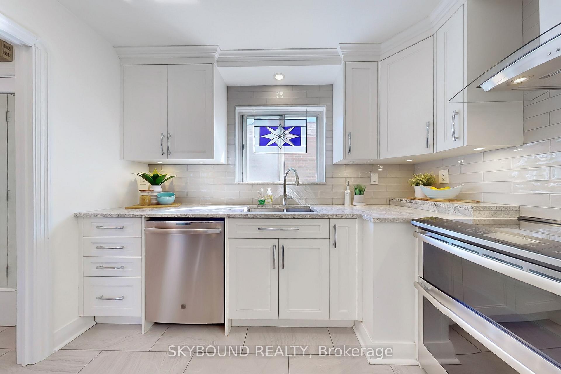 Photo 11 of 100 Lankin Boulevard, Toronto, East York — HOMEH