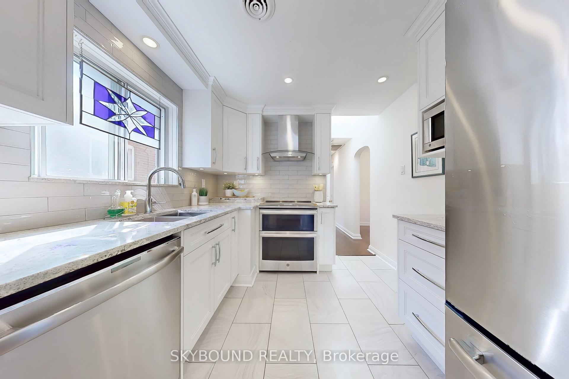 Photo 12 of 100 Lankin Boulevard, Toronto, East York — HOMEH