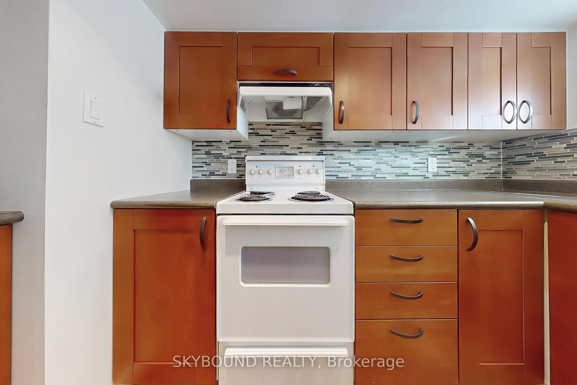 Photo 24 of 100 Lankin Boulevard, Toronto, East York — HOMEH