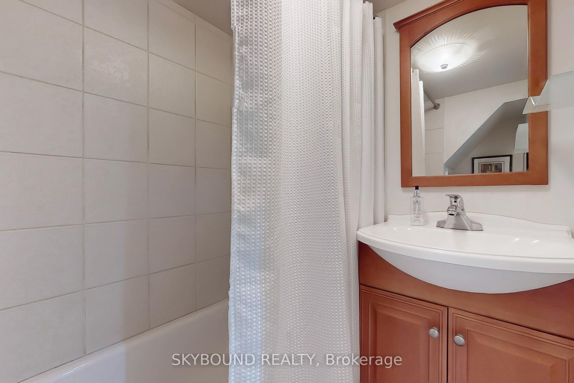 Photo 28 of 100 Lankin Boulevard, Toronto, East York — HOMEH