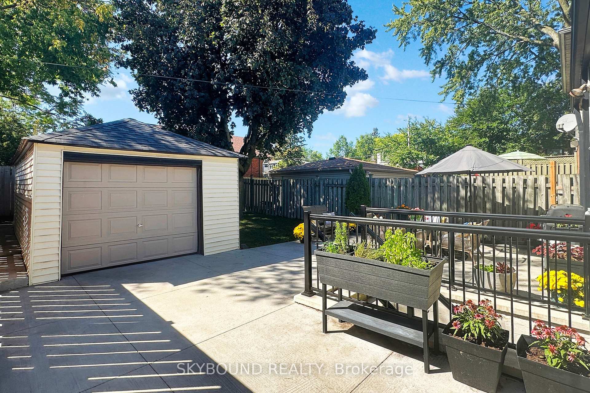 Photo 33 of 100 Lankin Boulevard, Toronto, East York — HOMEH