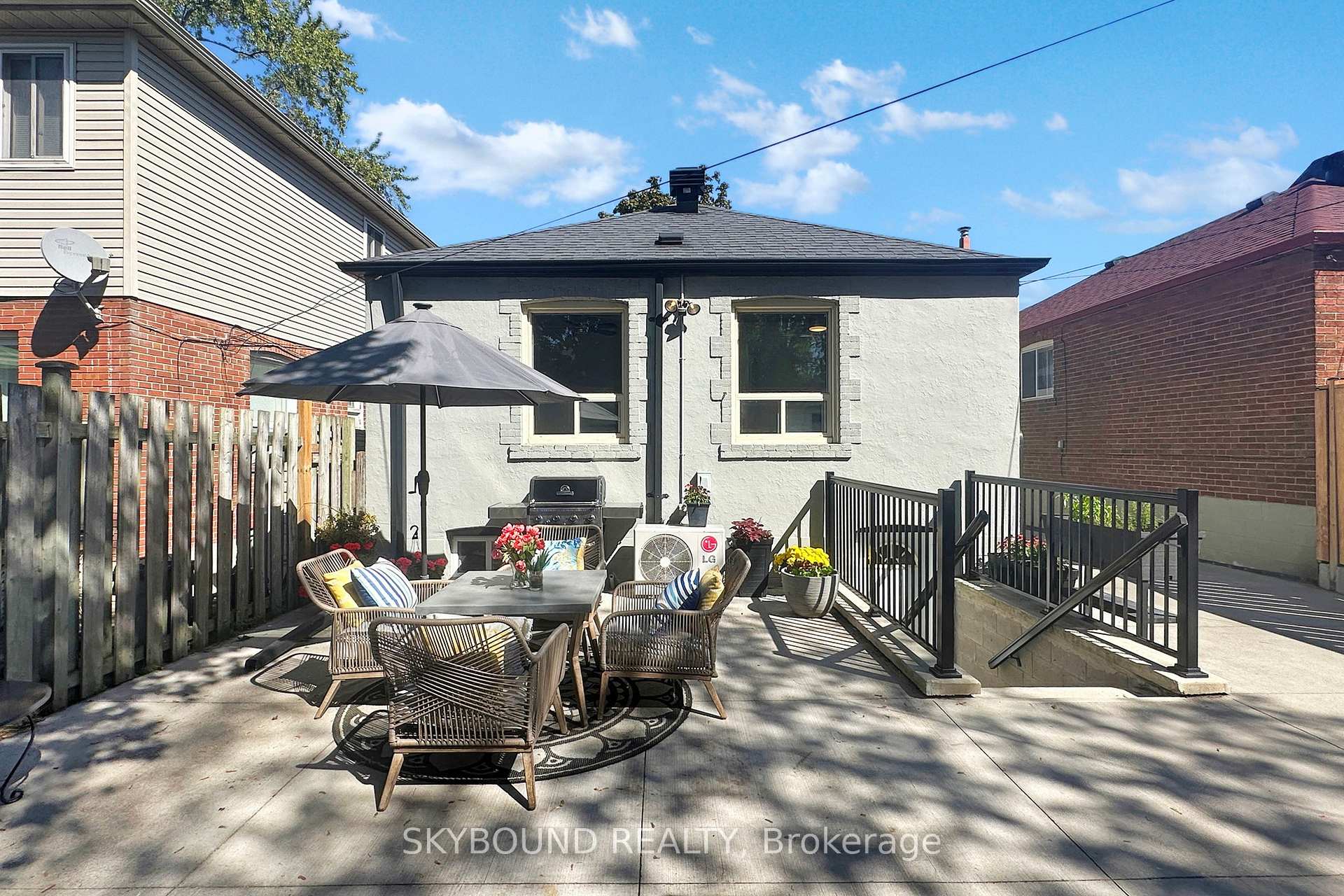 Photo 35 of 100 Lankin Boulevard, Toronto, East York — HOMEH