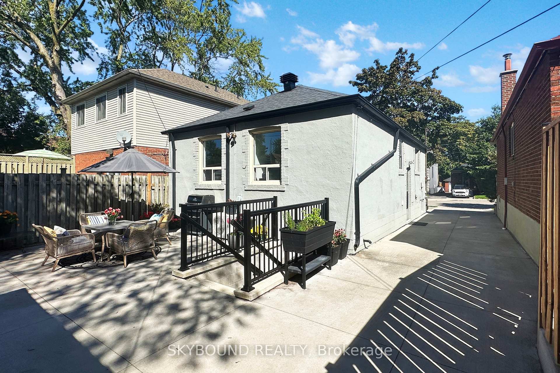 Photo 37 of 100 Lankin Boulevard, Toronto, East York — HOMEH
