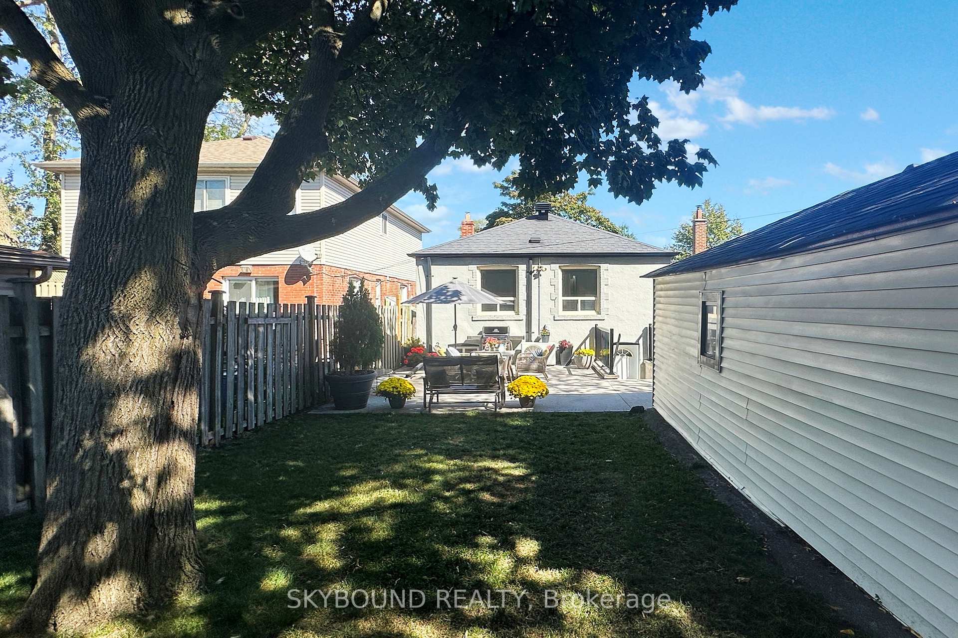 Photo 39 of 100 Lankin Boulevard, Toronto, East York — HOMEH