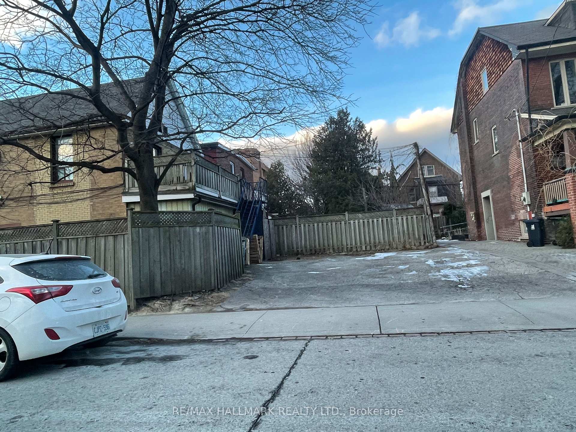 Photo 4 of 675 Broadview Avenue, Toronto, North Riverdale — HOMEH