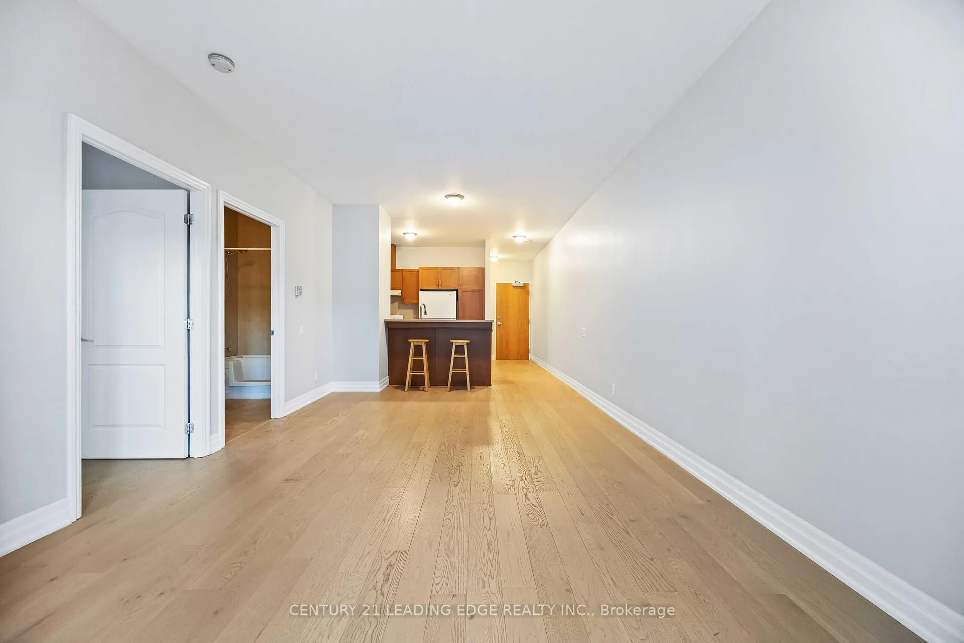 Photo 6 of Unit 302, 44 Bond Street W, Oshawa, O'Neill — HOMEH
