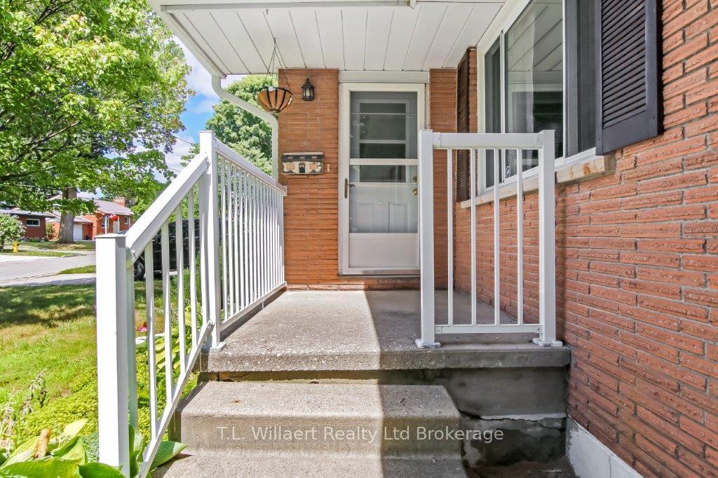 Photo 3 of 114 Queen Street, Tillsonburg — HOMEH