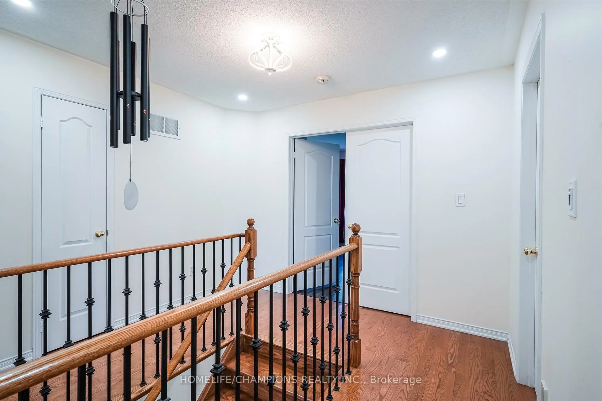 Photo 5 of 86 Carpendale Crescent E, Ajax, Northeast Ajax — HOMEH