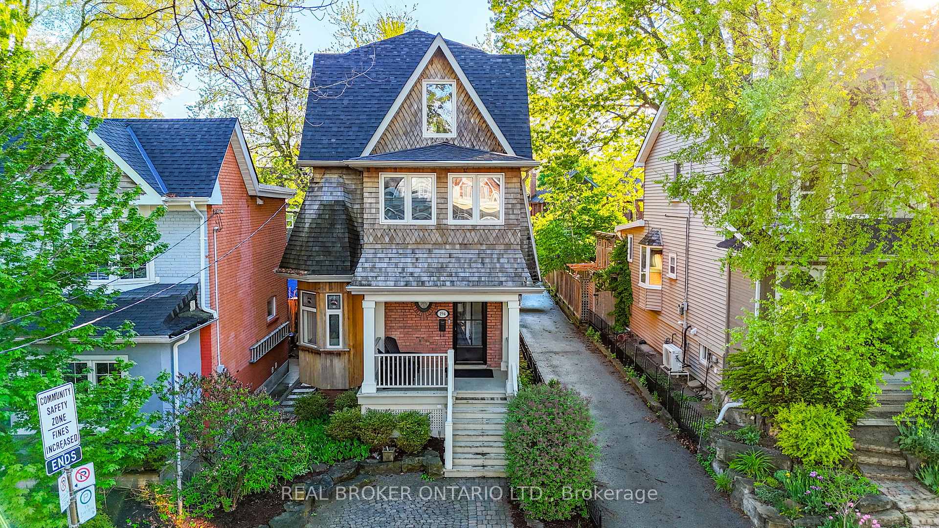 Photo 1 of 194 Lee Avenue, Toronto, The Beaches — HOMEH