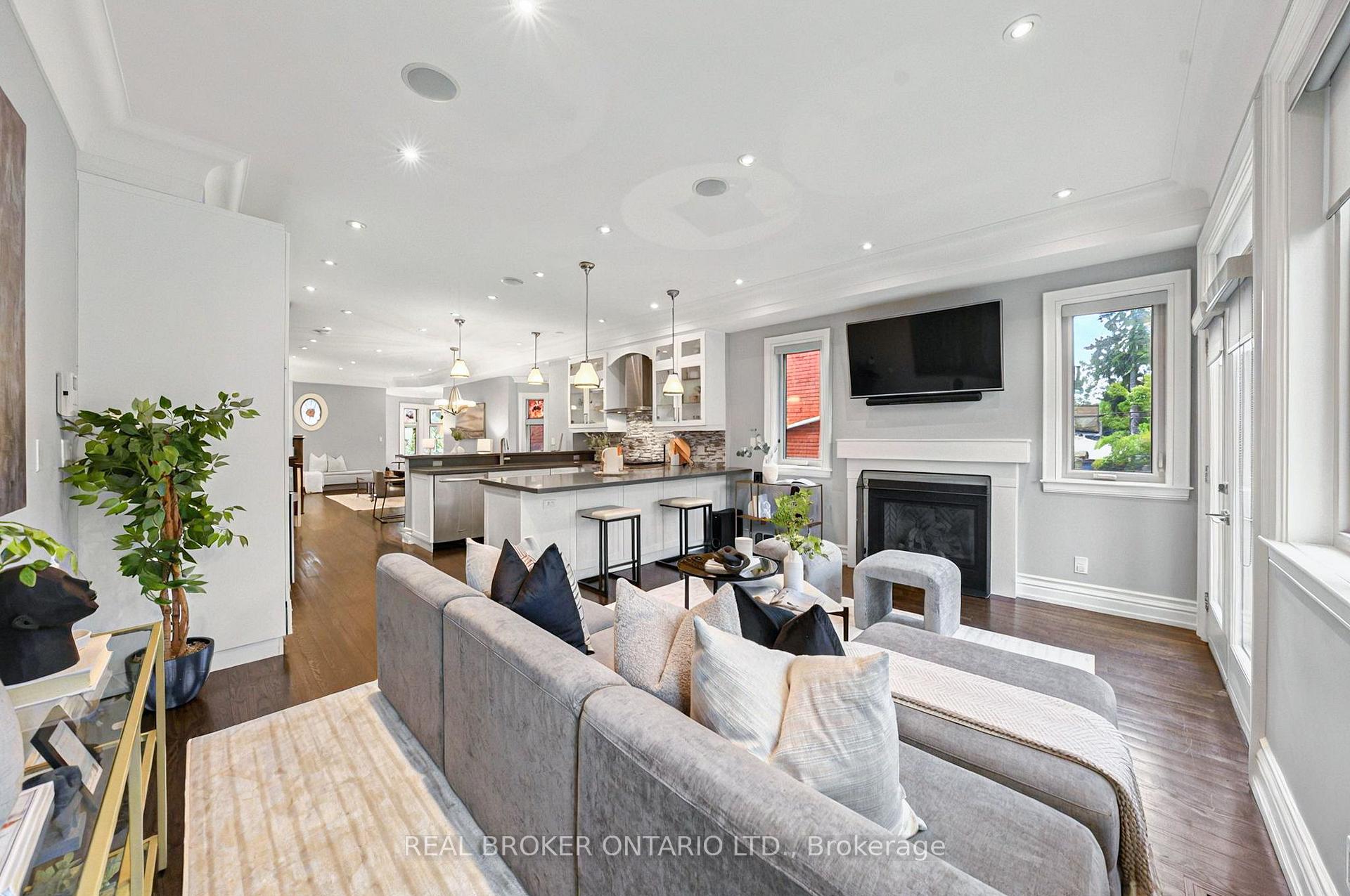 Photo 11 of 194 Lee Avenue, Toronto, The Beaches — HOMEH