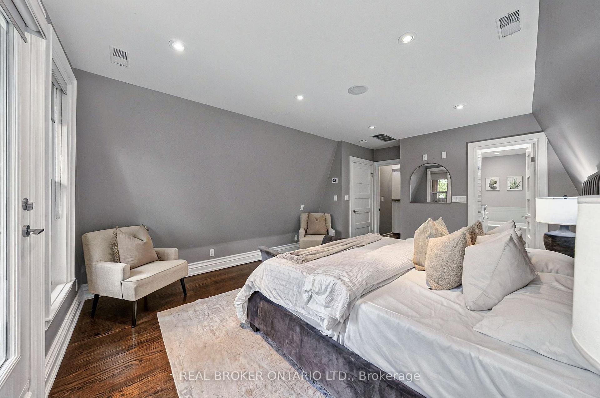 Photo 25 of 194 Lee Avenue, Toronto, The Beaches — HOMEH