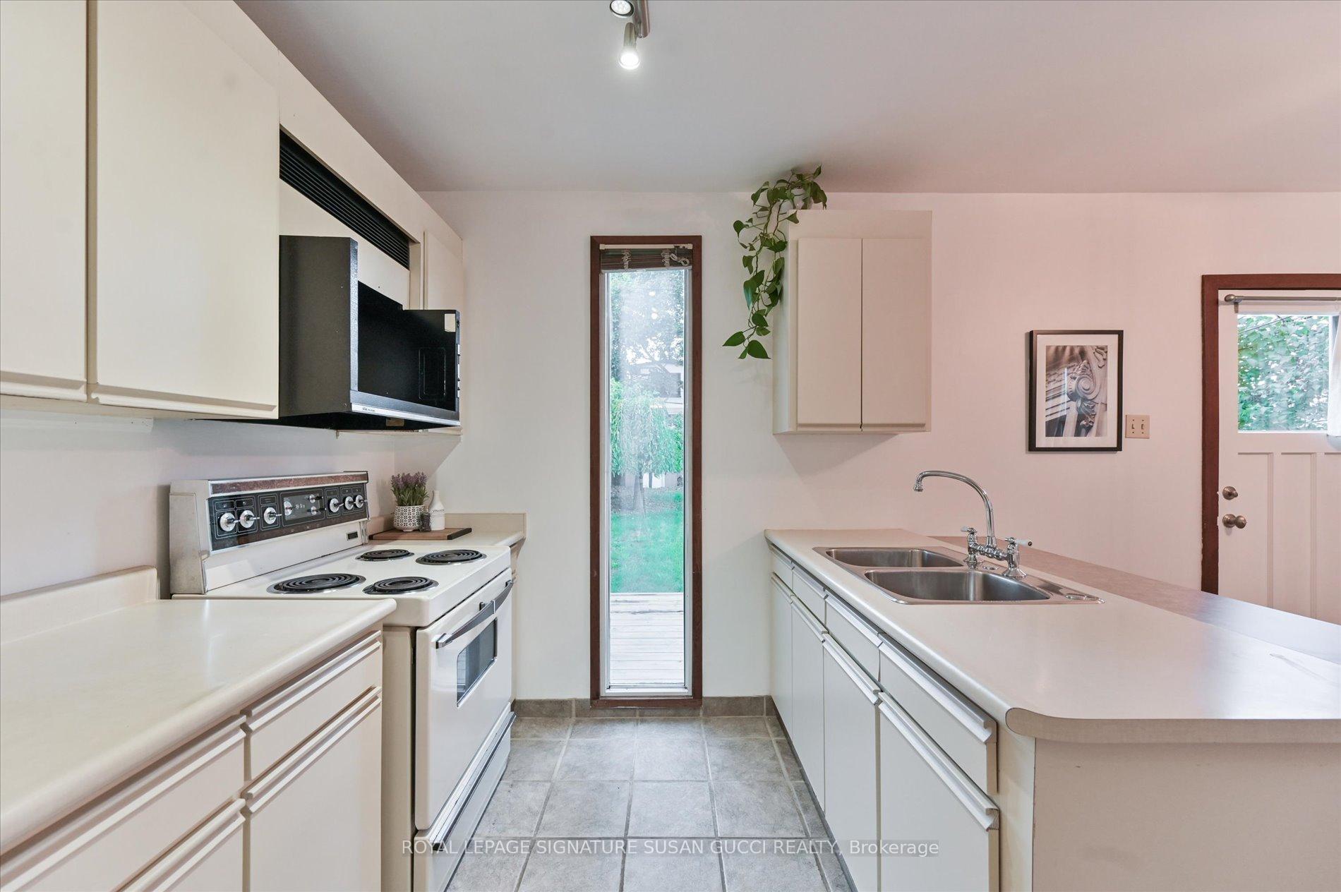 Photo 13 of 82 Barker Avenue, Toronto, Danforth Village-East York — HOMEH