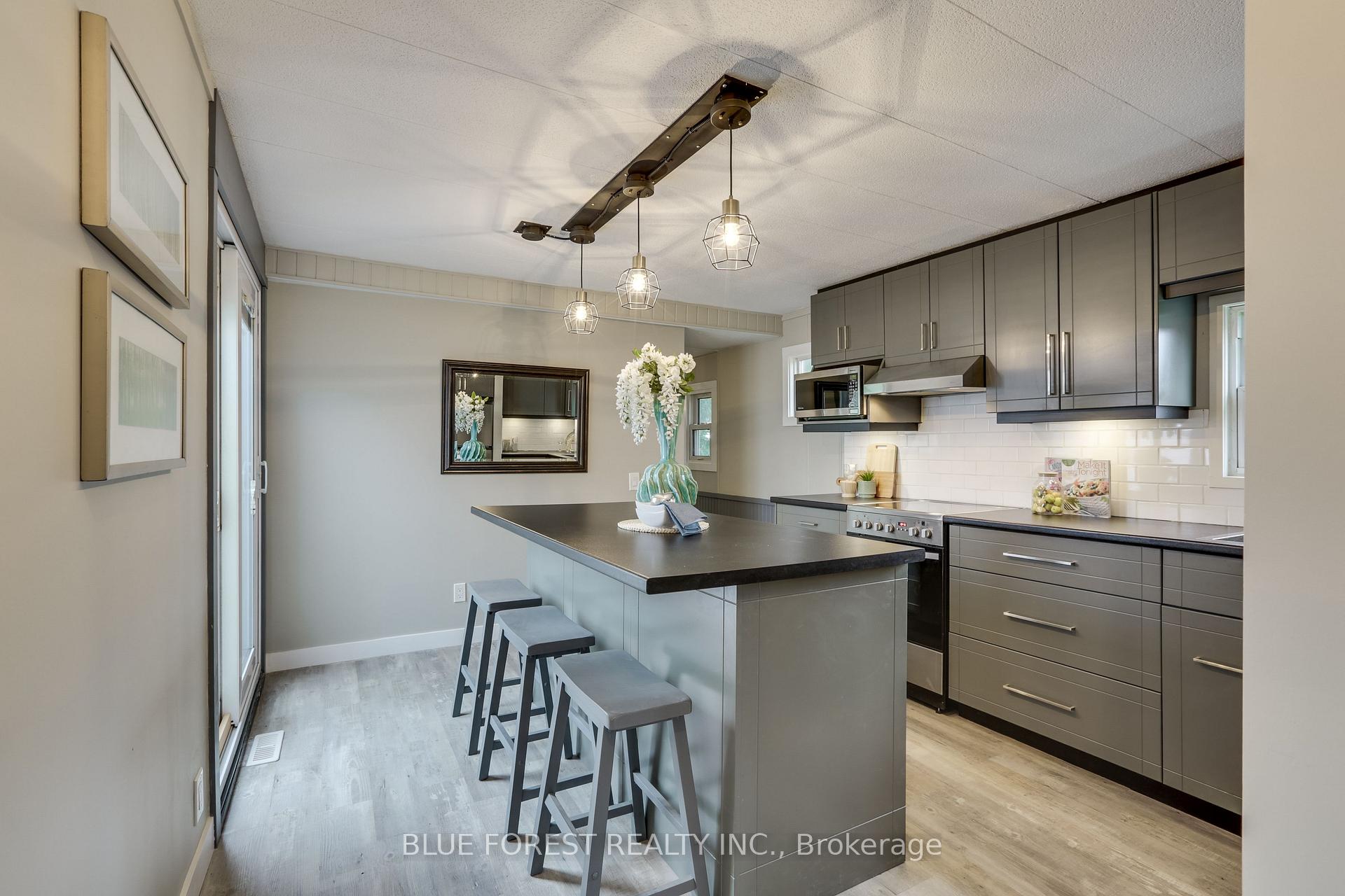 Photo 4 of Unit 17, 3100 Dorchester Road, Thames Centre, Rural Thames Centre — HOMEH