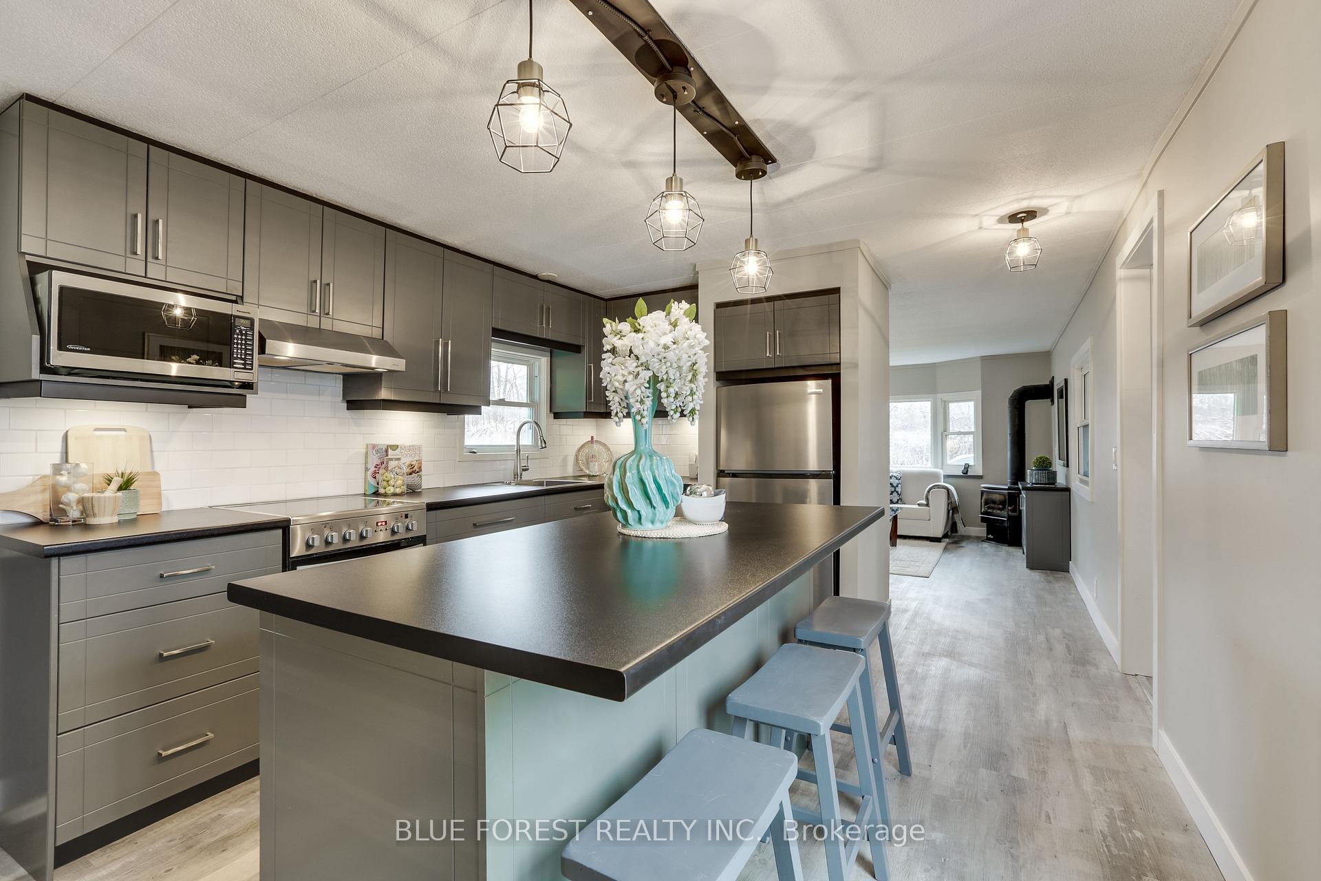 Photo 5 of Unit 17, 3100 Dorchester Road, Thames Centre, Rural Thames Centre — HOMEH