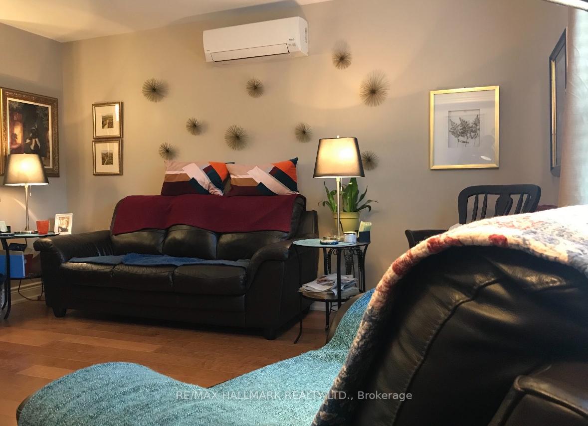 Photo 4 of Unit 1, 547 Kingston Road, Toronto, The Beaches — HOMEH