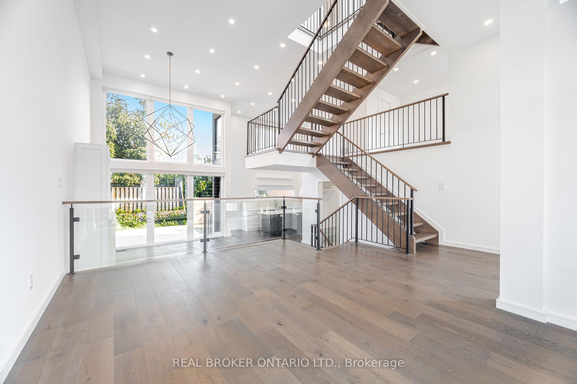 Photo 4 of 105 Frater Avenue, Toronto, Woodbine-Lumsden — HOMEH