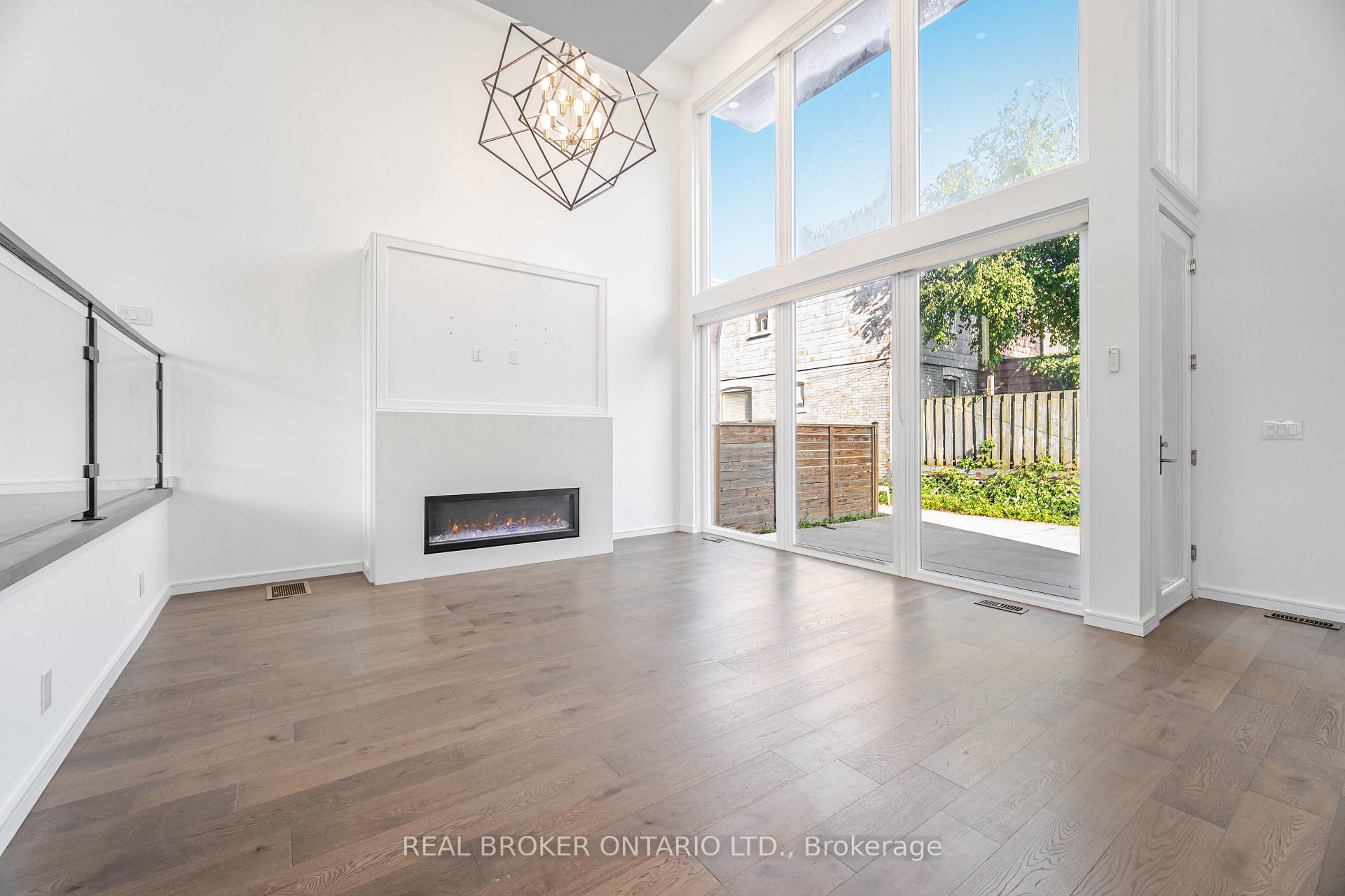 Photo 6 of 105 Frater Avenue, Toronto, Woodbine-Lumsden — HOMEH
