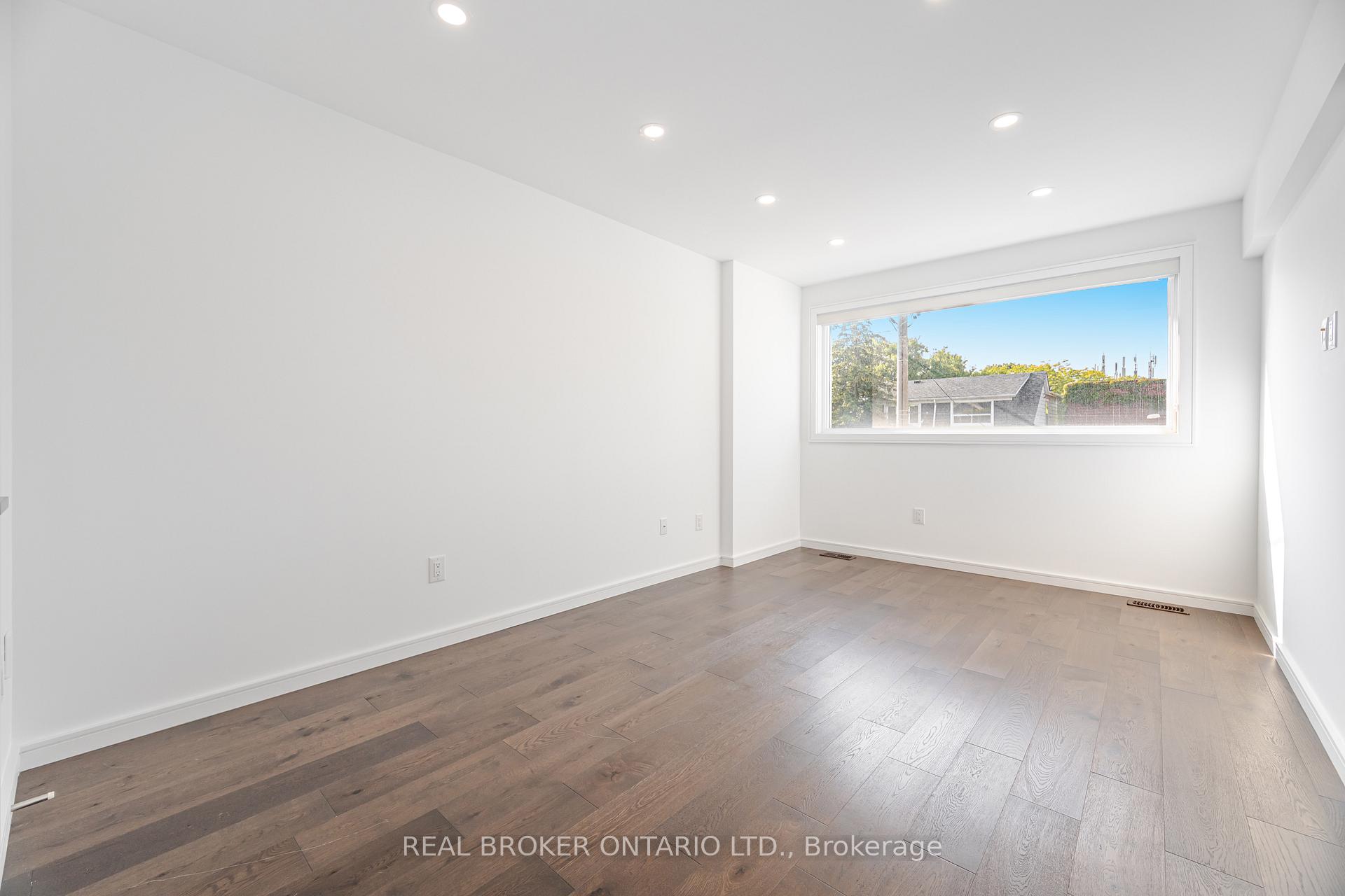 Photo 13 of 105 Frater Avenue, Toronto, Woodbine-Lumsden — HOMEH