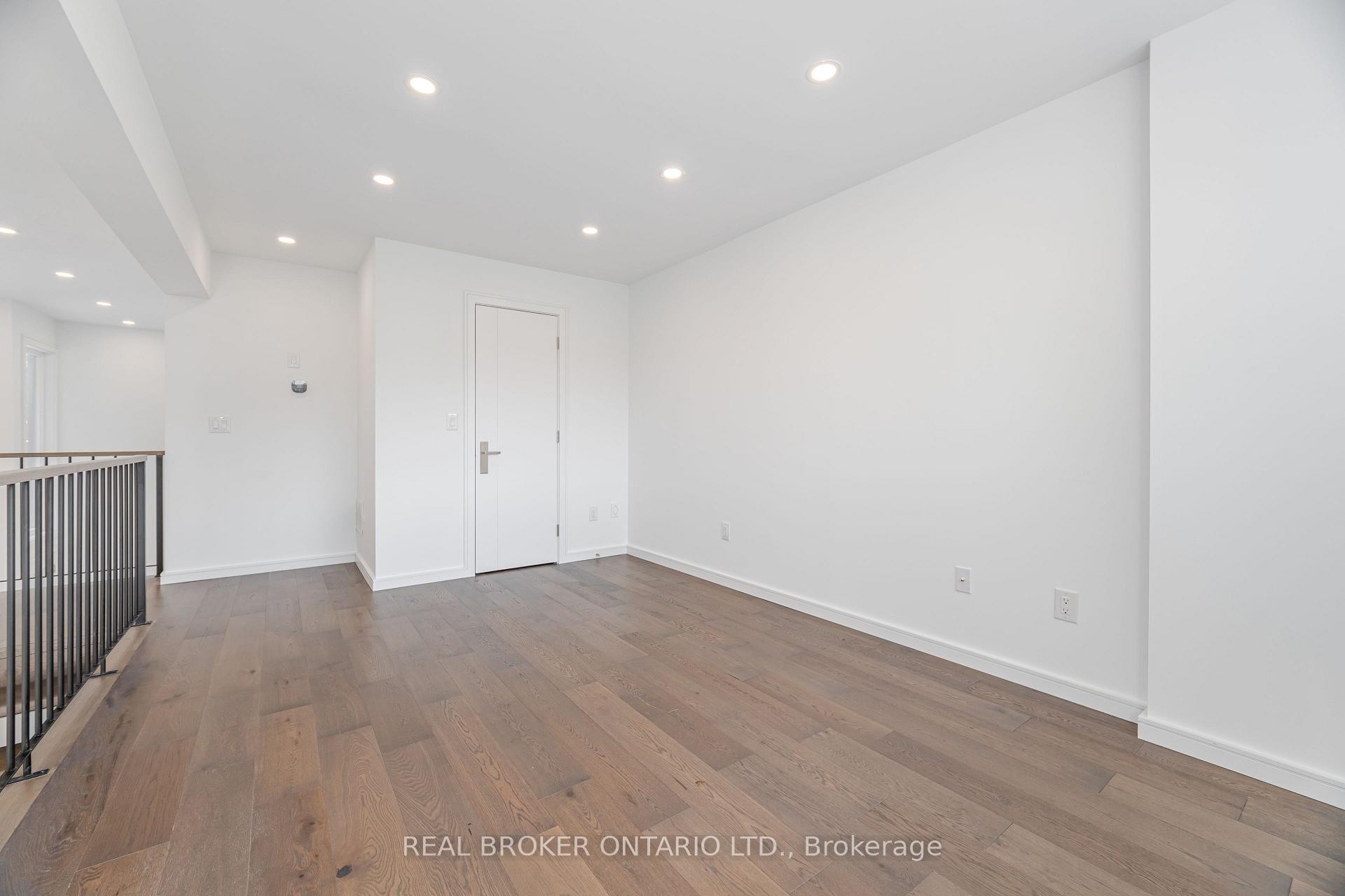 Photo 14 of 105 Frater Avenue, Toronto, Woodbine-Lumsden — HOMEH