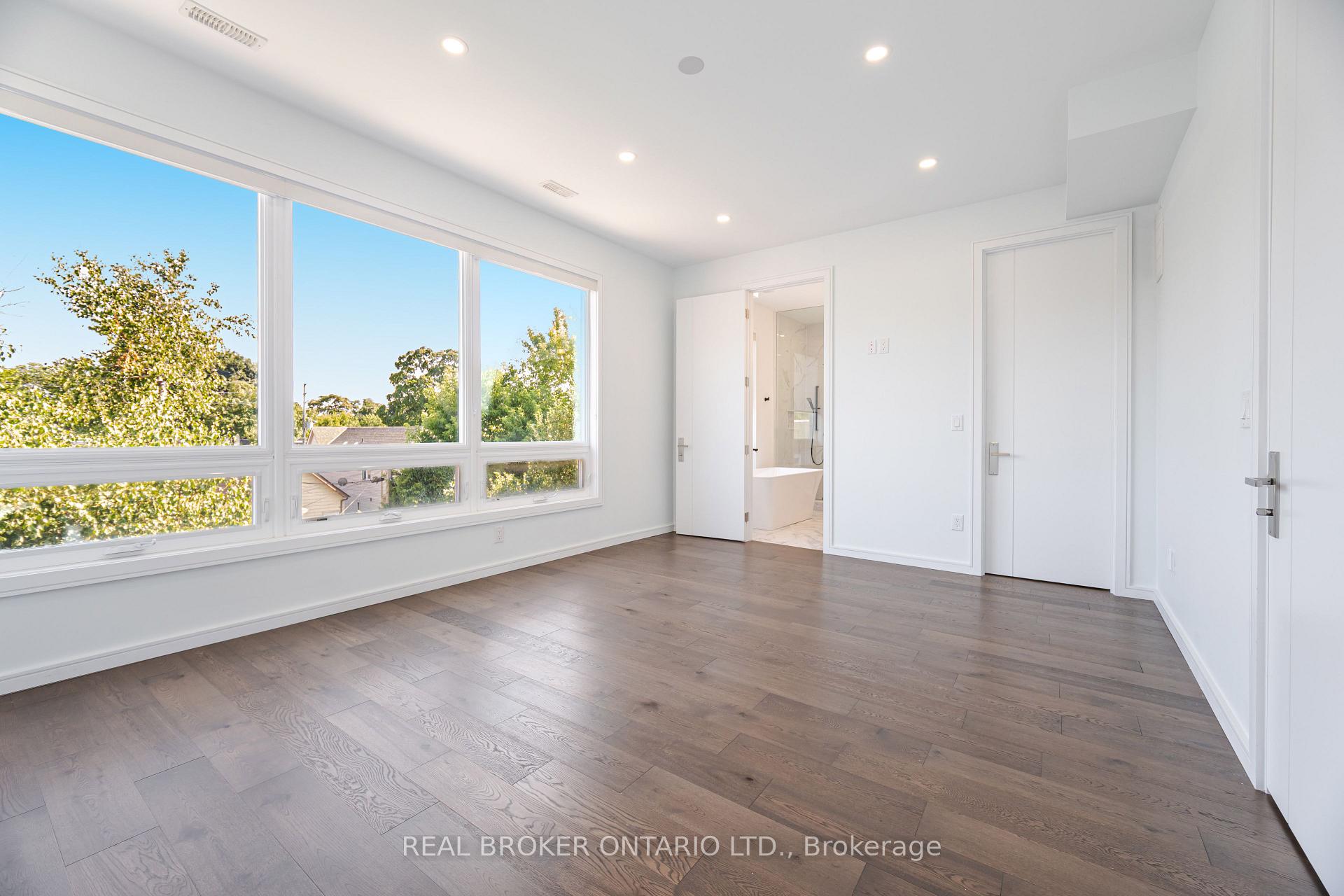 Photo 17 of 105 Frater Avenue, Toronto, Woodbine-Lumsden — HOMEH