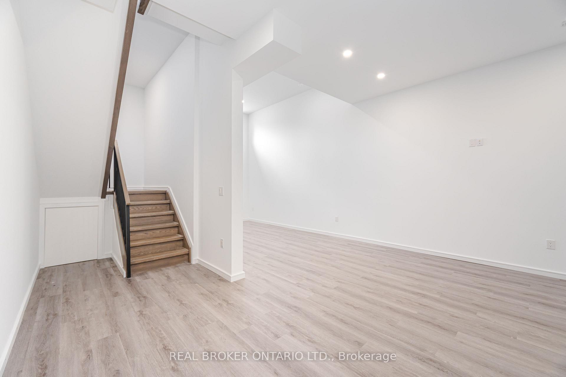 Photo 25 of 105 Frater Avenue, Toronto, Woodbine-Lumsden — HOMEH