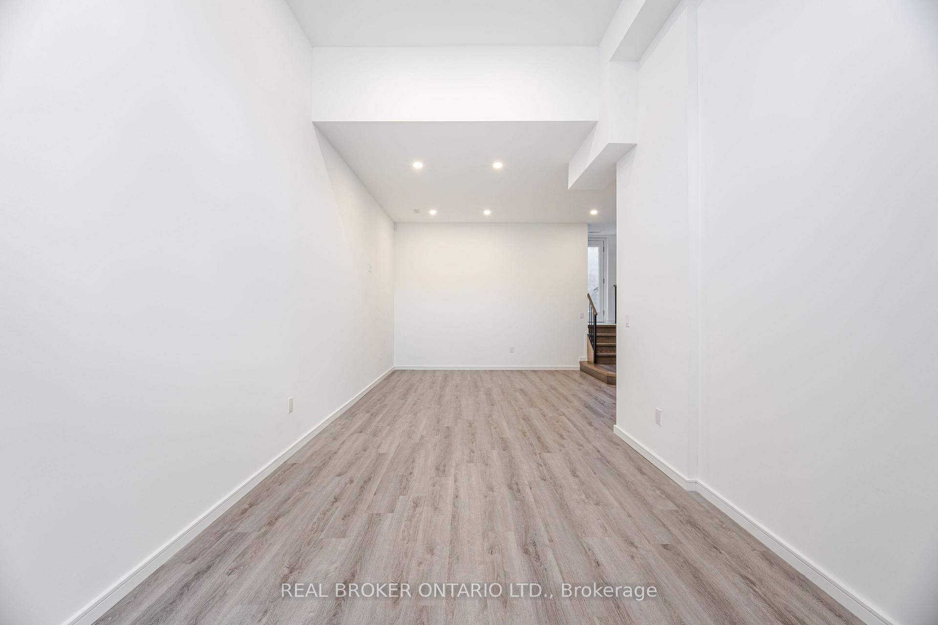 Photo 28 of 105 Frater Avenue, Toronto, Woodbine-Lumsden — HOMEH