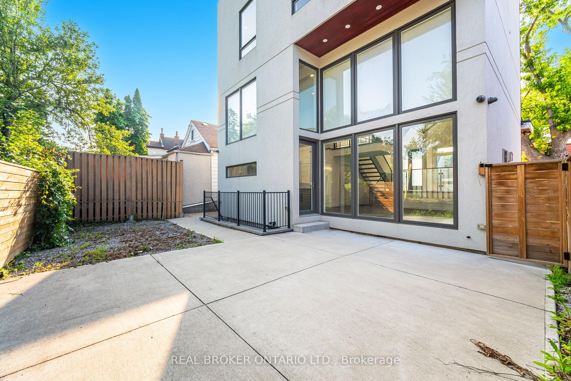 Photo 36 of 105 Frater Avenue, Toronto, Woodbine-Lumsden — HOMEH