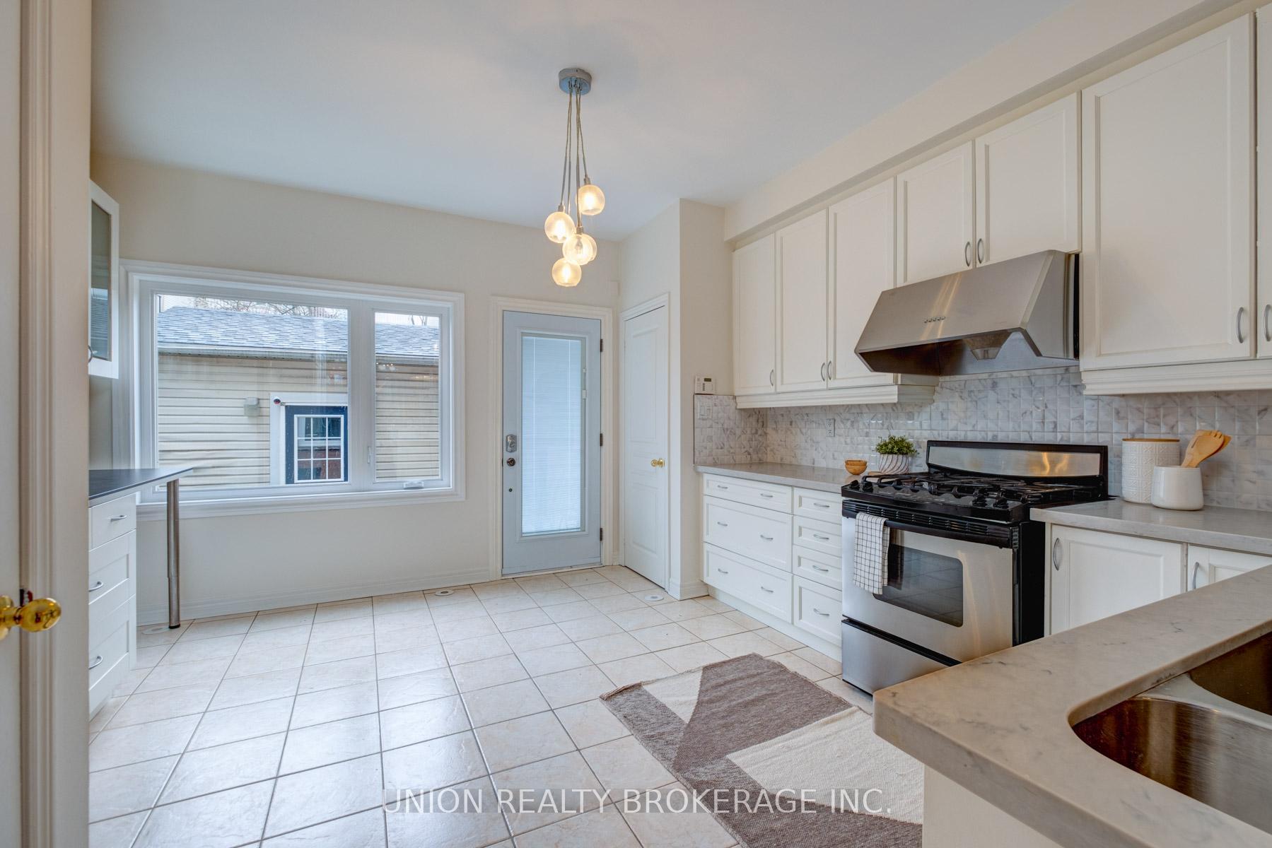 Photo 6 of 1872 Lake Shore Boulevard E, Toronto, The Beaches — HOMEH