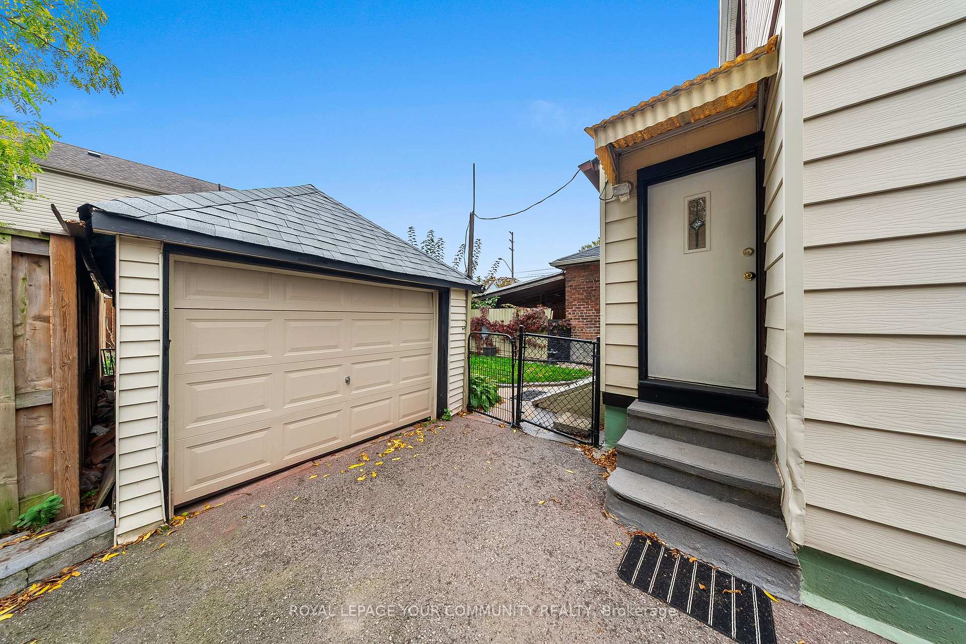 Photo 5 of 246 Westlake Avenue, Toronto, Woodbine-Lumsden — HOMEH