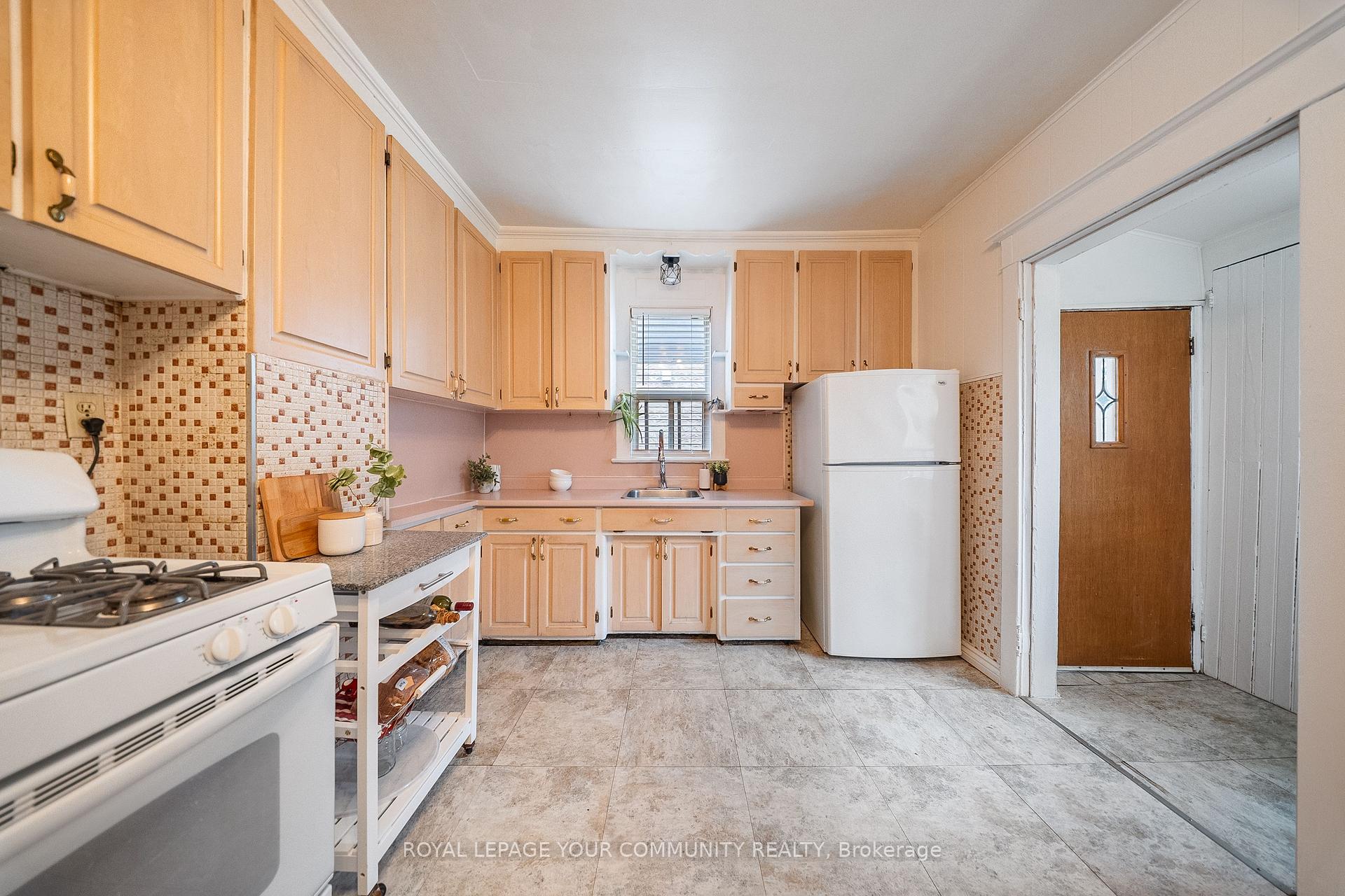 Photo 14 of 246 Westlake Avenue, Toronto, Woodbine-Lumsden — HOMEH