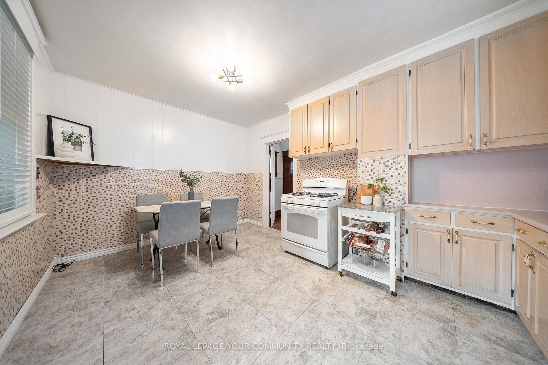 Photo 16 of 246 Westlake Avenue, Toronto, Woodbine-Lumsden — HOMEH