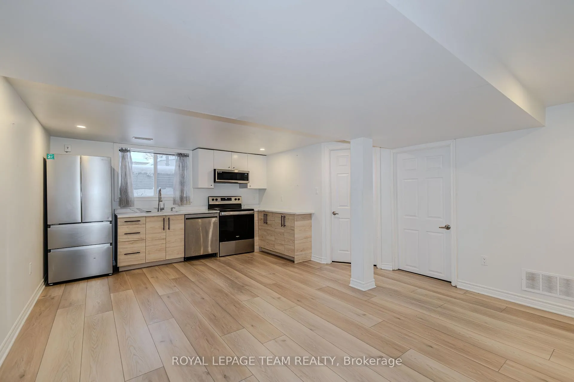Photo 4 of Unit B, 37 Ballantrae Way, Ottawa, Kanata - Glencairn/Hazeldean — HOMEH