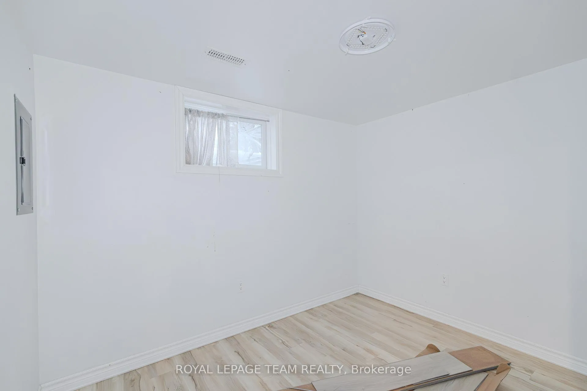 Photo 17 of Unit B, 37 Ballantrae Way, Ottawa, Kanata - Glencairn/Hazeldean — HOMEH