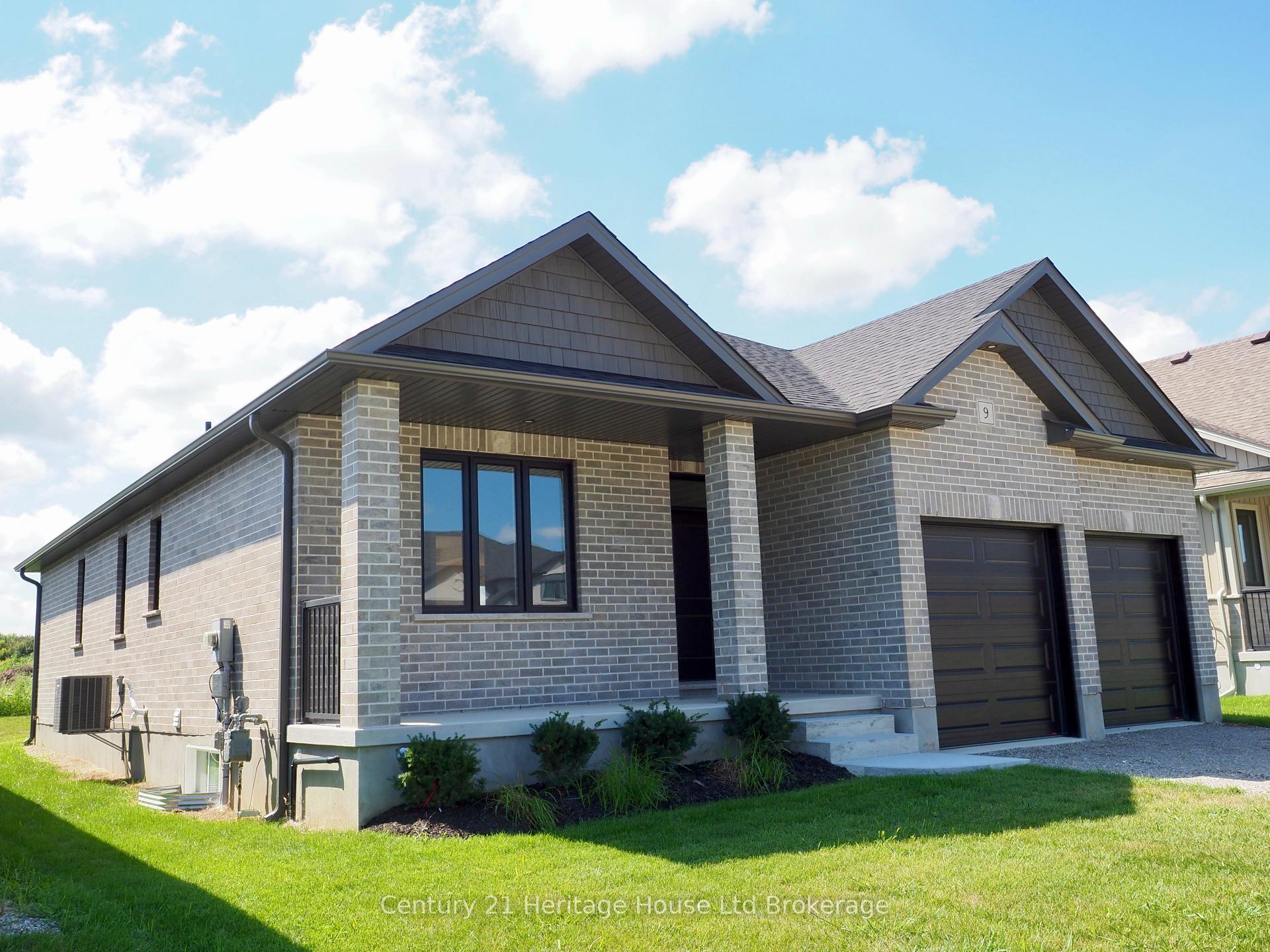 Photo 2 of 9 Sycamore Drive, Tillsonburg — HOMEH