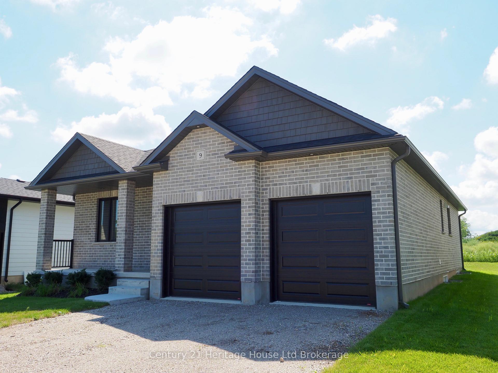 Photo 3 of 9 Sycamore Drive, Tillsonburg — HOMEH