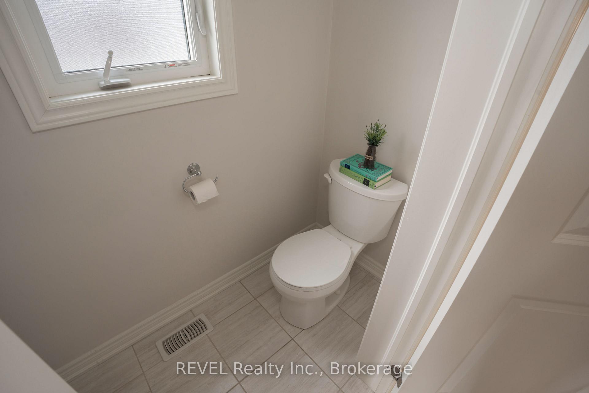 Photo 8 of 7 Hawthorn Avenue, Thorold, Confederation Heights — HOMEH