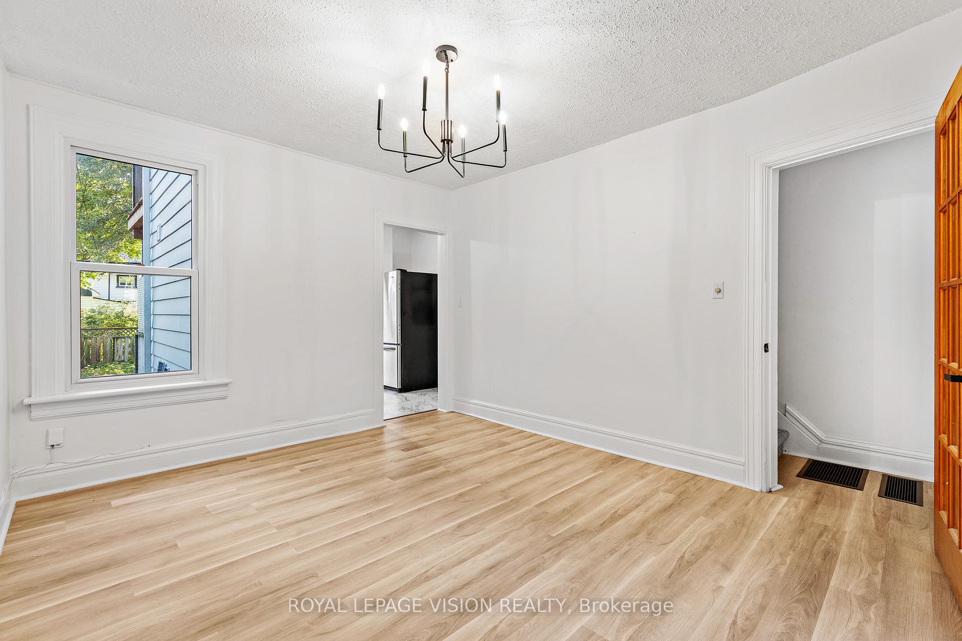 Photo 12 of 25 Bellefair Avenue, Toronto, The Beaches — HOMEH