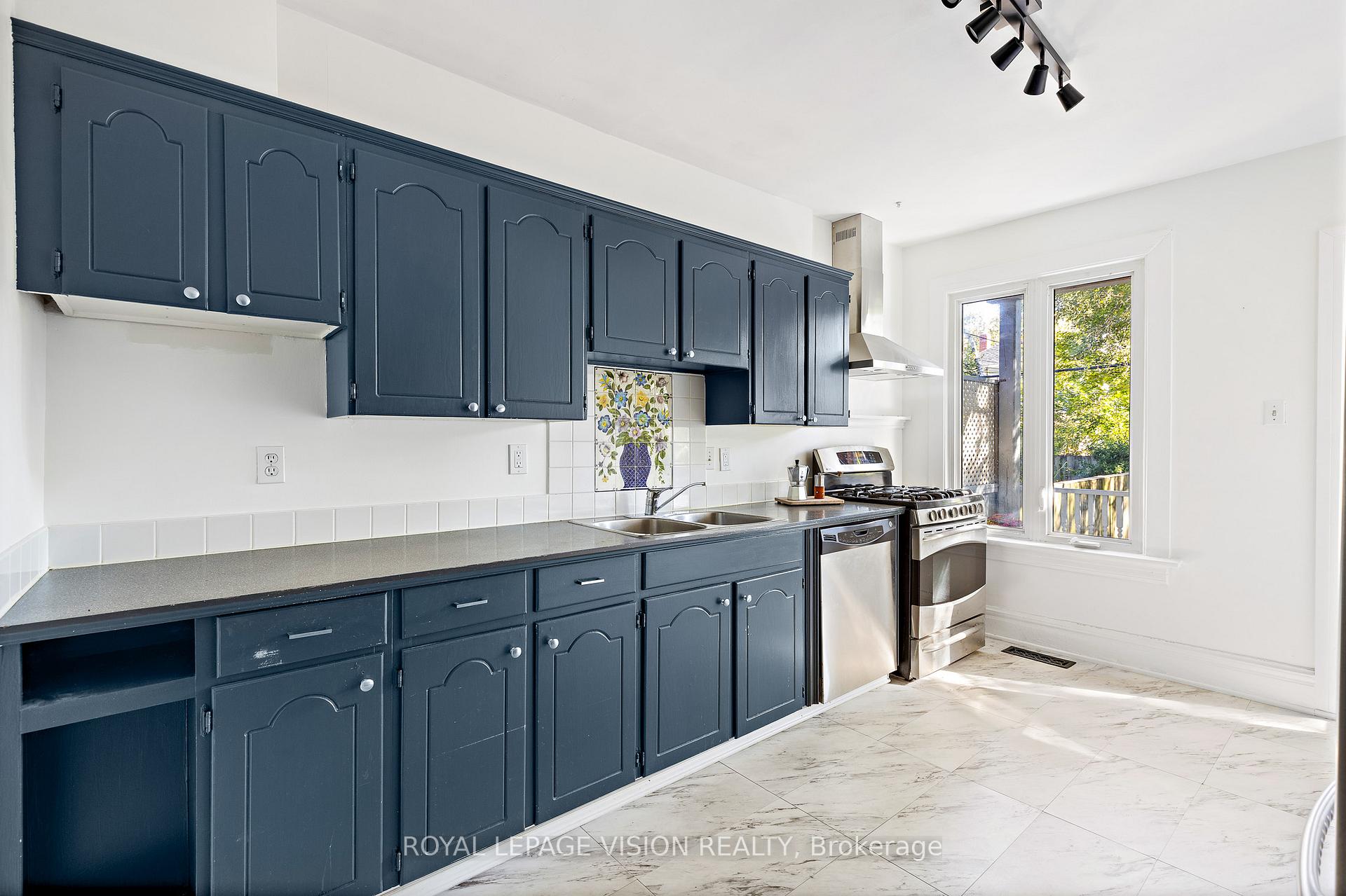 Photo 16 of 25 Bellefair Avenue, Toronto, The Beaches — HOMEH