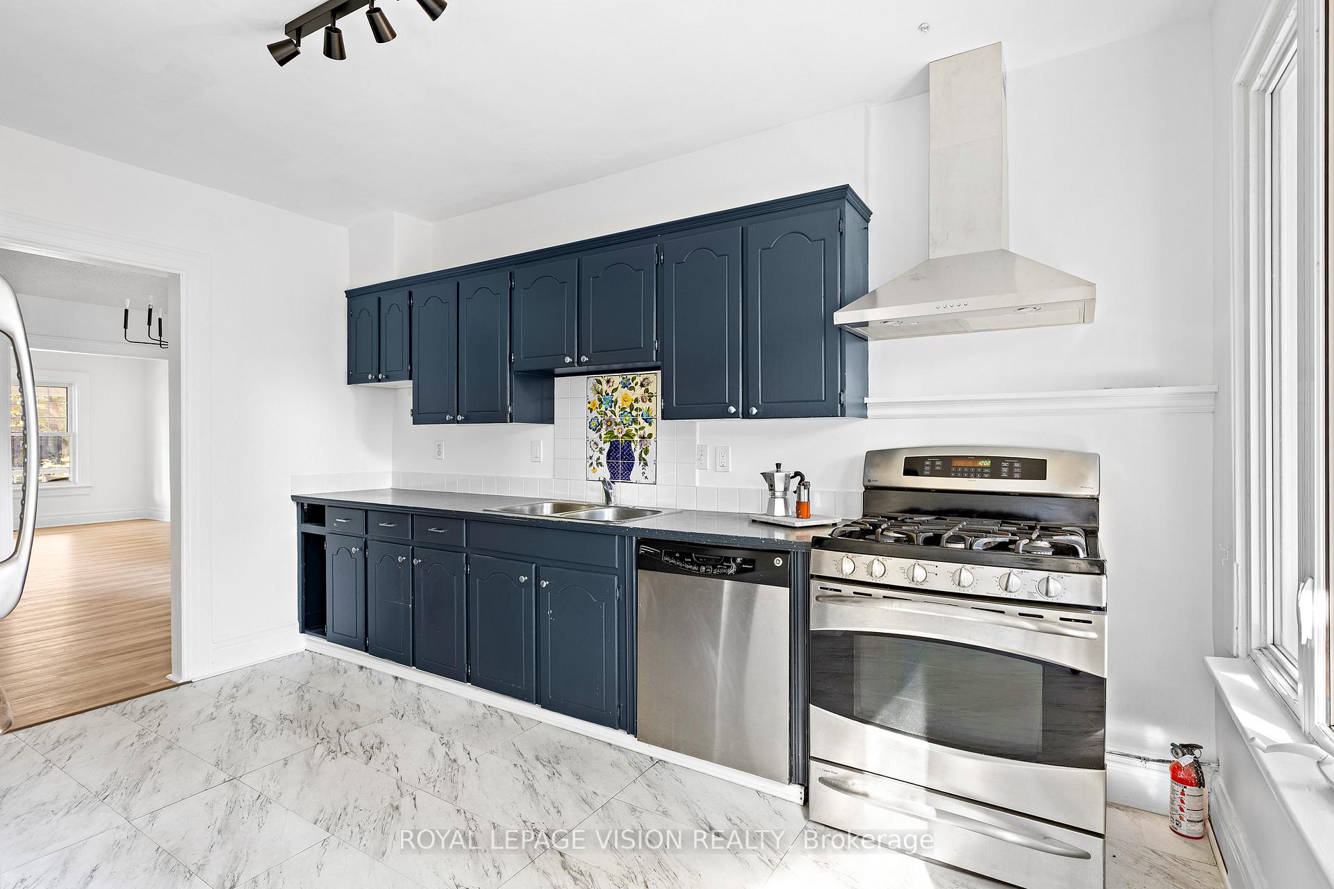 Photo 17 of 25 Bellefair Avenue, Toronto, The Beaches — HOMEH