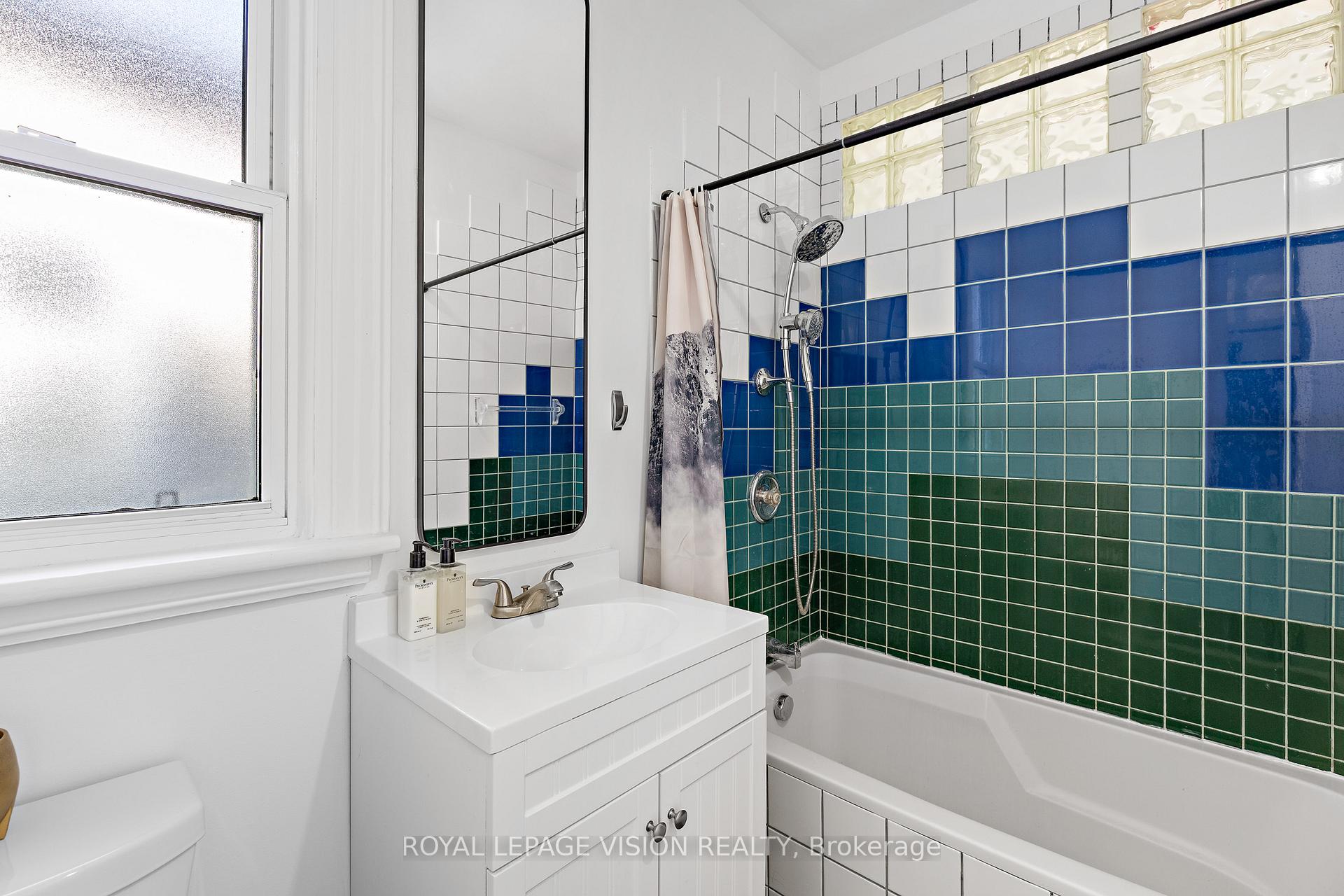 Photo 29 of 25 Bellefair Avenue, Toronto, The Beaches — HOMEH