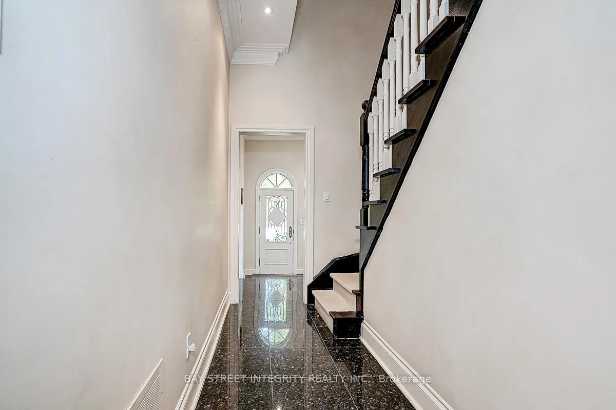 Photo 7 of 155 Renaissance Court, Vaughan, Beverley Glen — HOMEH