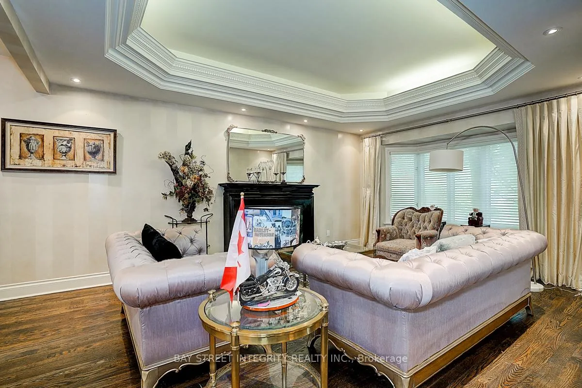 Photo 8 of 155 Renaissance Court, Vaughan, Beverley Glen — HOMEH