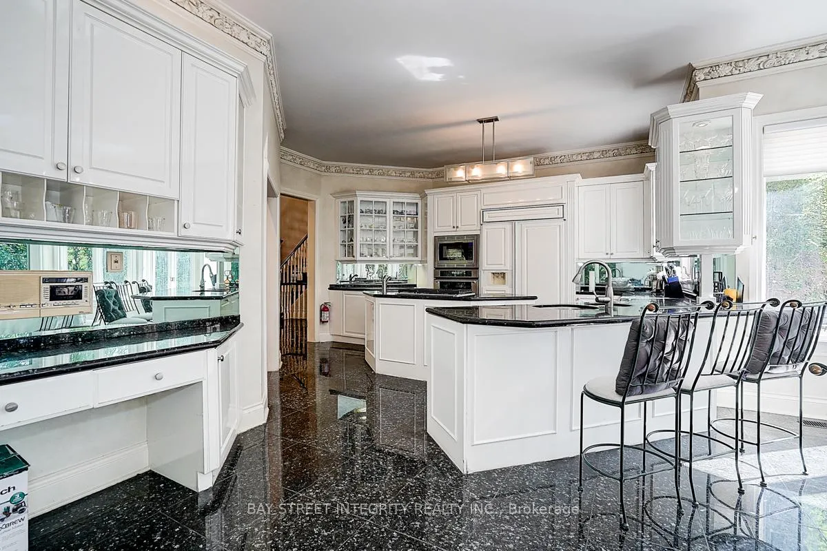 Photo 9 of 155 Renaissance Court, Vaughan, Beverley Glen — HOMEH