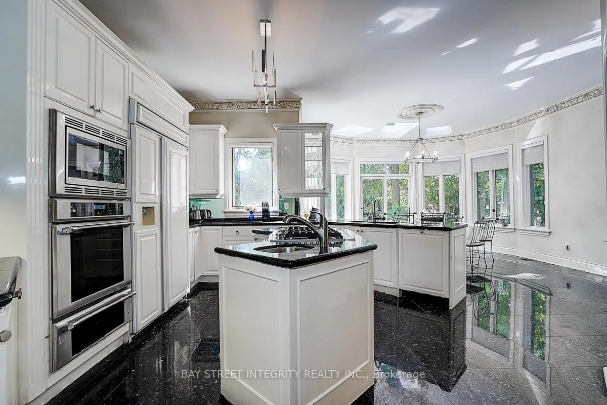 Photo 10 of 155 Renaissance Court, Vaughan, Beverley Glen — HOMEH