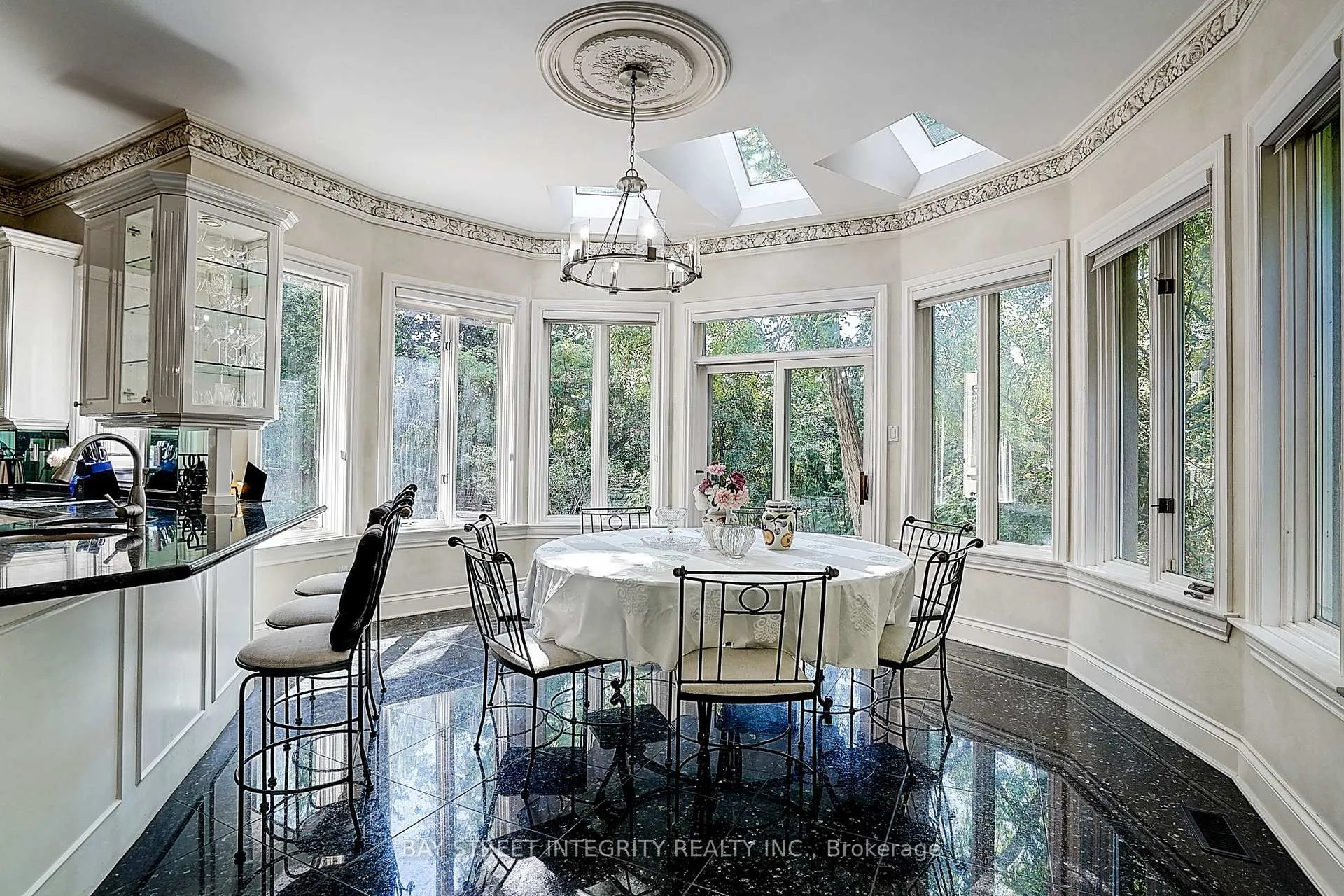 Photo 12 of 155 Renaissance Court, Vaughan, Beverley Glen — HOMEH