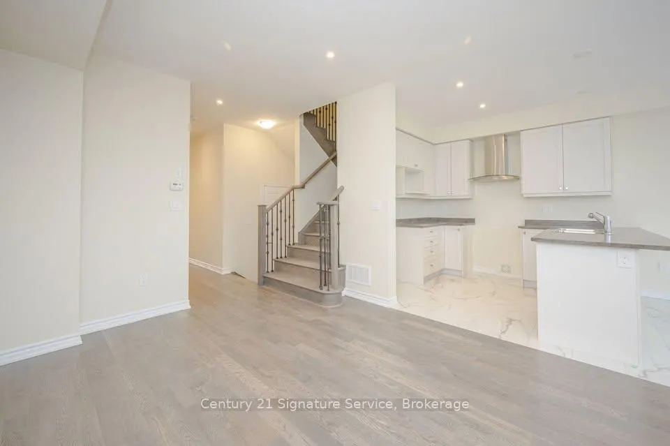 Photo 6 of Upper - 141 Vanilla Trail, Thorold, Rolling Meadows — HOMEH