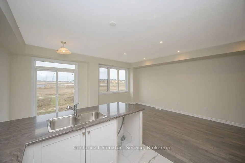 Photo 8 of Upper - 141 Vanilla Trail, Thorold, Rolling Meadows — HOMEH