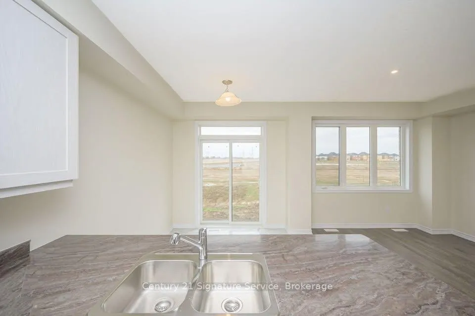 Photo 9 of Upper - 141 Vanilla Trail, Thorold, Rolling Meadows — HOMEH