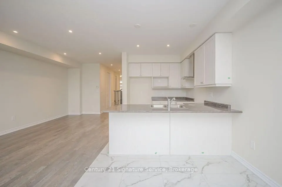 Photo 10 of Upper - 141 Vanilla Trail, Thorold, Rolling Meadows — HOMEH