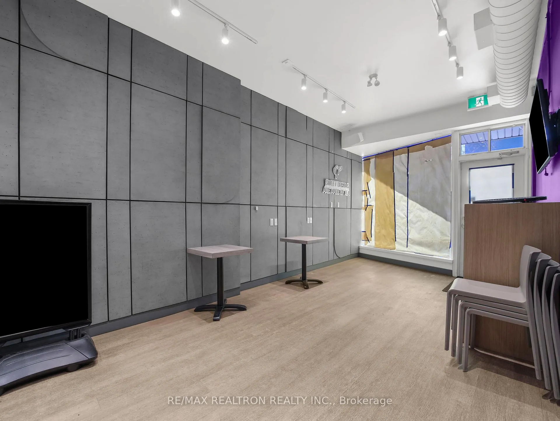 Photo 5 of 84 - 86 John Street S, Hamilton, Corktown — HOMEH